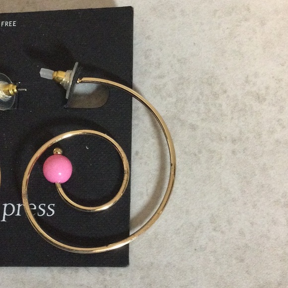 NWT Free Press gold swirl earrings with pink bead - Picture 2 of 7